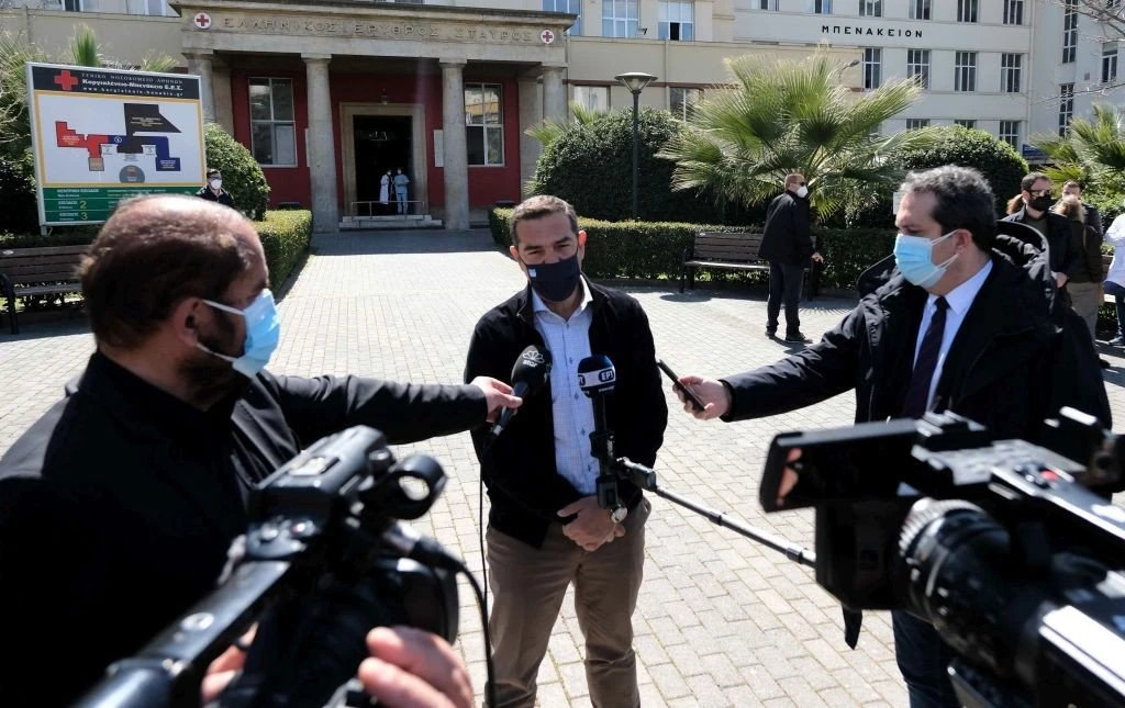 tsipras-erythros-stauros.jpg