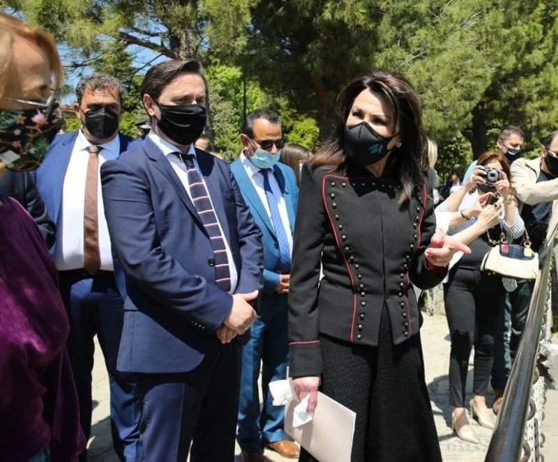 aggelopoulou-naousa-olokautoma2.jpg