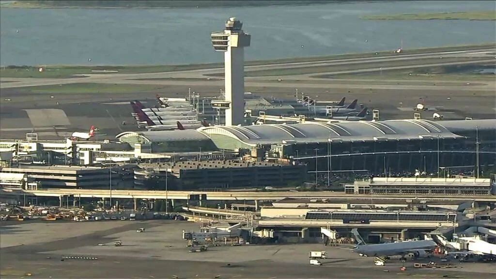 jfk-aerodromio-new-york.jpg?v=0