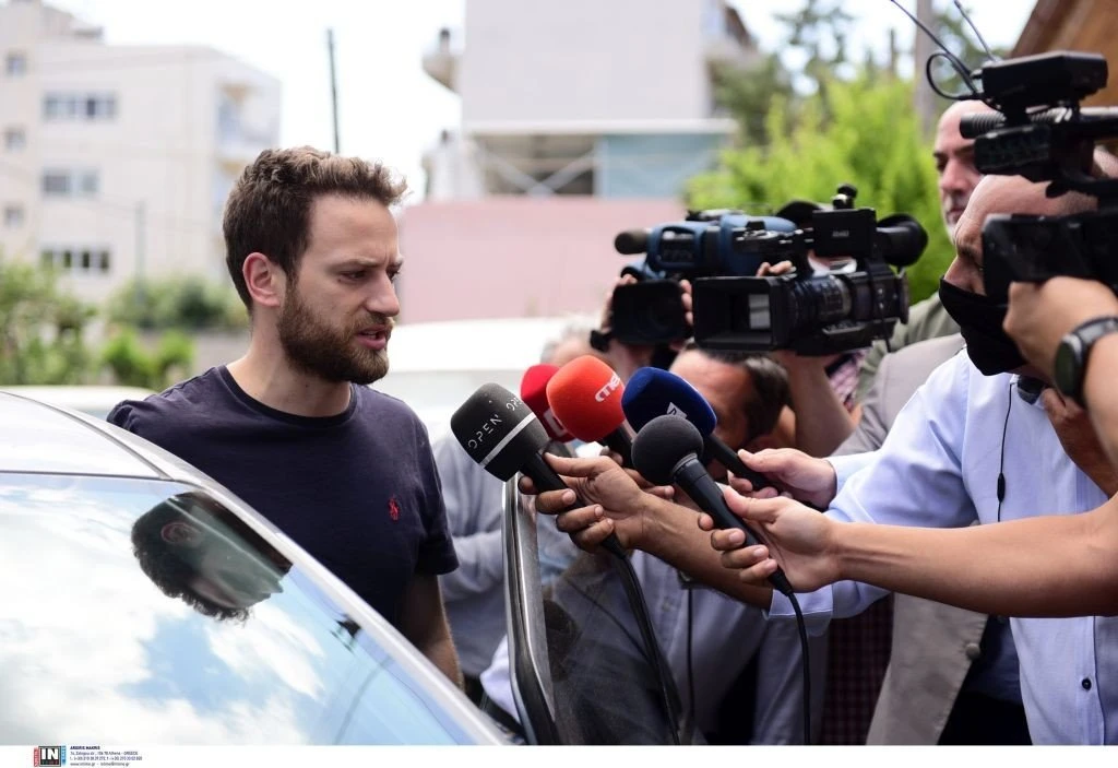 Φωτογραφία αρχείου του 33χρονου σε δηλώσεις έξω από το σπίτι του μετά το φονικό