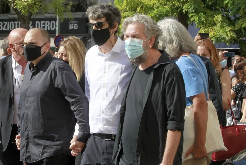 laiko-proskunima-mikis-theodorakis2.jpg