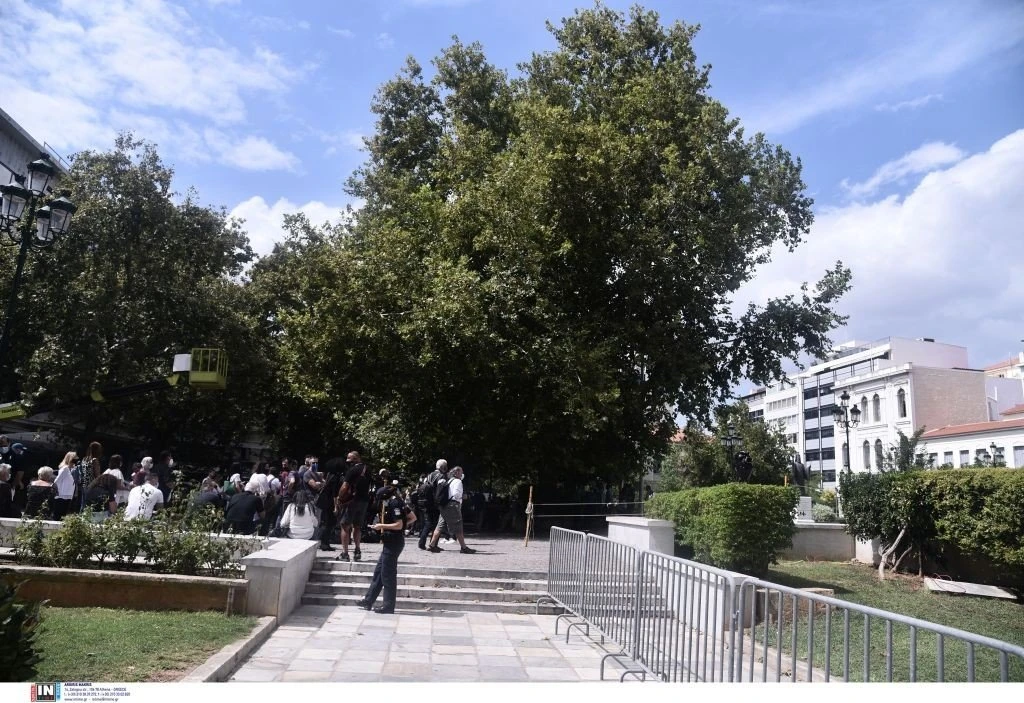 laiko-proskunima-theodorakis2.jpg