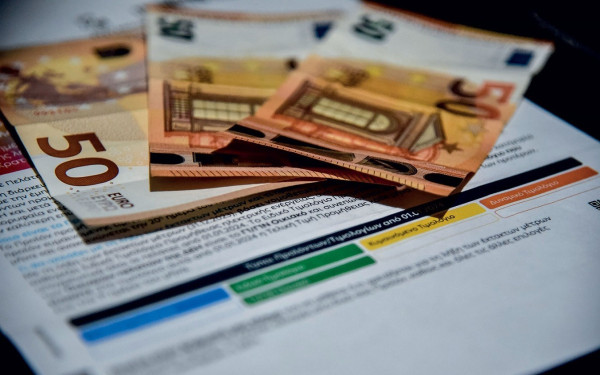 Συγκράτηση τιμών στο ρεύμα, επιδοτήσεις και πλαφόν στα υγρά καύσιμα