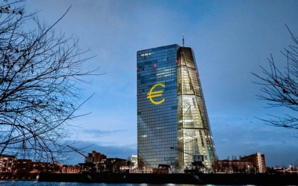 ΕΚΤ: Αύξησε τα επιτόκια κατά 0,25% - Αναθεωρεί επί τα χείρω προβλέψεις για πληθωρισμό και ανάπτυξη