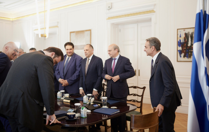 Το προσυνέδριο της Θεσσαλονίκης, η αντιφατική δημοσκόπηση και η παρθενική παρουσία του Σχοινά στο υπουργικό. Γράφει ο Μποξέρ*