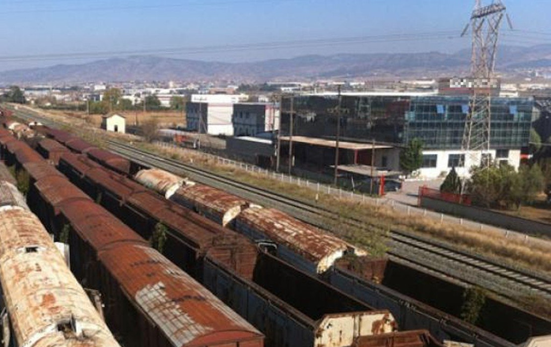 Η Δυτική Θεσσαλονίκη «ανακουφίζεται» από τα εγκαταλελειμμένα βαγόνια