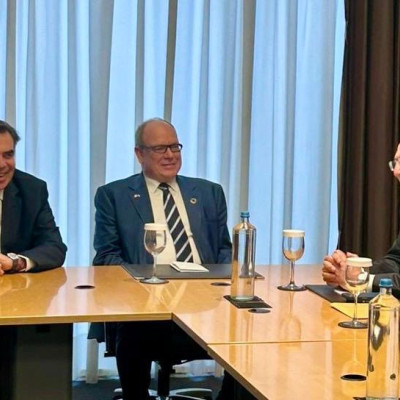 Οι Δελφοί, ο Πρίγκιπας Αλβέρτος και τα ψάρια