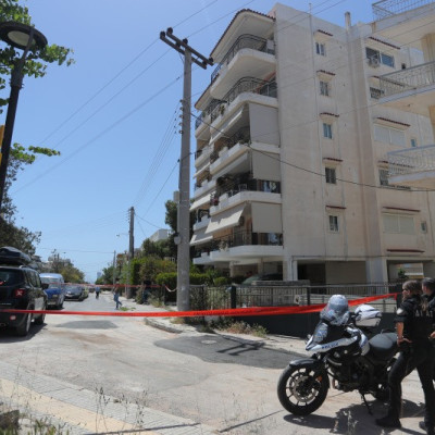 Ηλιούπολη: Παλεύει για τη ζωή της η 17χρονη που έπεσε από ταράτσα - Βαρύ το κλίμα στα σχολεία των κοριτσιών (βίντεο)