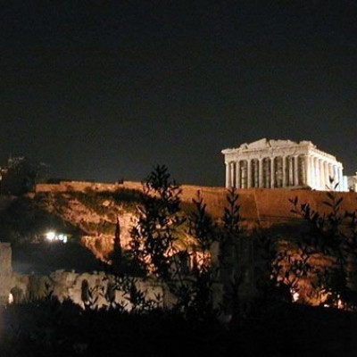 Le Monde: Ανοίγει ο δρόμος για την επιστροφή των θραυσμάτων του Παρθενώνα από το Λούβρο στην Αθήνα