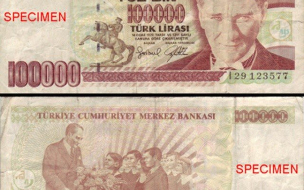 Σε ιστορικά χαμηλό επίπεδο έναντι του δολαρίου υποχωρεί η τουρκική λίρα