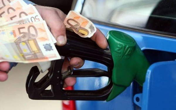 Θεσσαλονίκη, Χαλκιδική - «Υγρό πυρ» η βενζίνη: Το φλερτ με τα 2 ευρώ, οι αιτίες και το φουλάρισμα στη Βουλγαρία