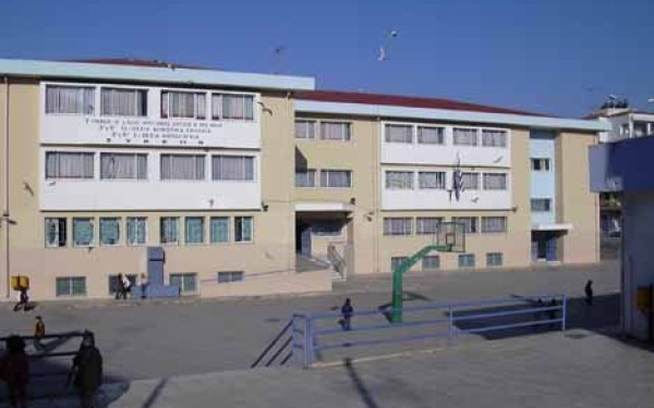 Δάσκαλος απεβίωσε την ώρα του μαθήματος σε δημοτικό των Συκεών