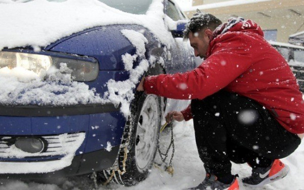 Απαραίτητη η χρήση αντιολισθητικών αλυσίδων από και προς τα χιονοδρομικά Ημαθίας και Ελατοχωρίου