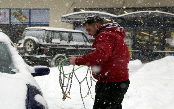 Κ.Ο.Κ: Πρόστιμο για οδήγηση με μπουφάν και υποχρεωτική κτήση αντιολισθητικών αλυσίδων (βίντεο)