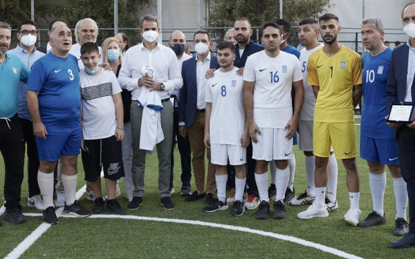 Την Εθνική ομάδα ποδοσφαίρου τυφλών επισκέφθηκε στη Μίκρα ο Κ. Μητσοτάκης