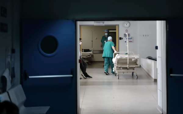 Απότομη αύξηση του ιικού φορτίου της COVID-19 στη Θεσσαλονίκη (πίνακες)