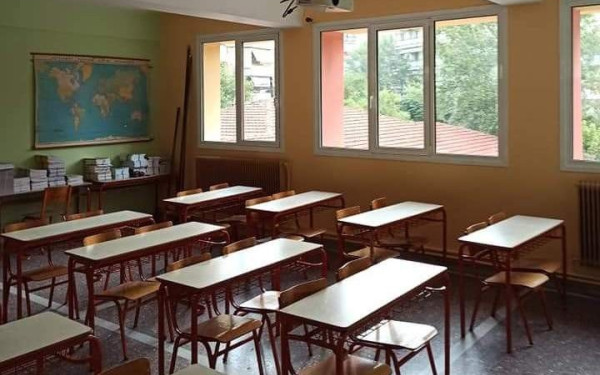 Αθήνα: Δασκάλα πρόβαλε σε μαθητές ερωτική ταινία μεταξύ έφηβων αγοριών 