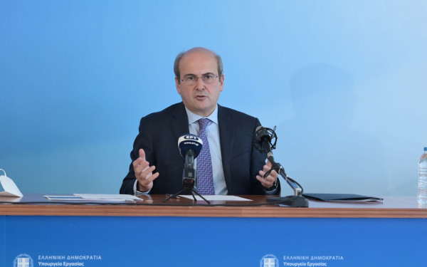 Χατζηδάκης στο Τικ Τοκ: Δεν συντάσσεται με όσους τα βλέπουν όλα μαύρα