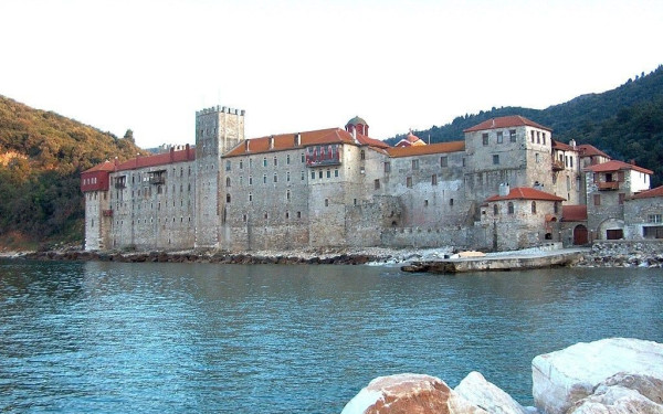 Άγιο Όρος: «Επίθεση» της  νόμιμης αδελφότητας της Εσφιγμένου στους καταληψίες της μονής - Καταγγελίες για απάτες