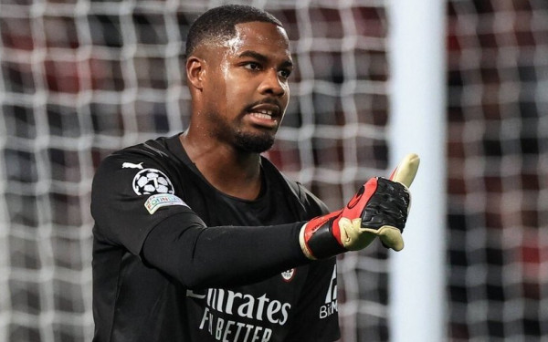 Ο Μάικ Μενιάν απάντησε στους ρατσιστές υβριστές του (βίντεο)