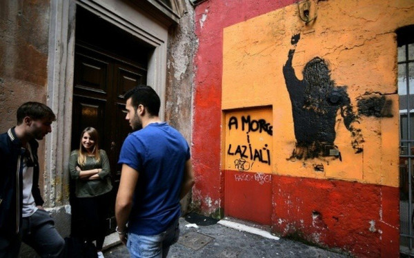 Ρόμα - Λάτσιο: Η βίαιη σύγκρουση δύο κόσμων με φόντο το ποδόσφαιρο (βίντεο)