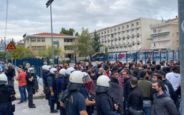 ΚΚΕ: Αντί το υπουργείο Παιδείας να καταδικάσει τα φασιστοειδή στο ΕΠΑΛ Σταυρούπολης, προβαίνει σε απαράδεκτους συμψηφισμούς 