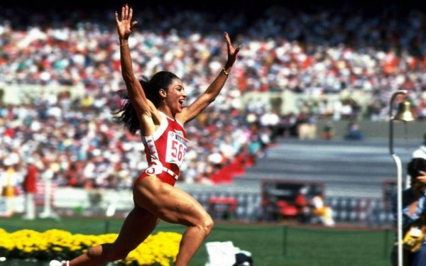 Η Φλόρενς Γκρίφιθ-Τζόινερ έτρεχε σαν τον άνεμο και «έσβησε» στον ύπνο της (βίντεο)