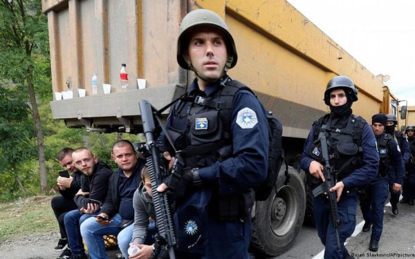 Πέντε υποκαταστήματα σερβικής τράπεζας «σφράγισε» η αστυνομία στον βορρά του Κοσόβου