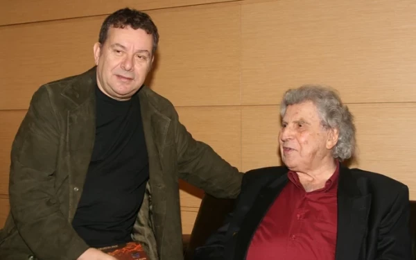 Οταν ο  Μανώλης Μητσιάς τραγουδούσε Μίκη και στο... κρατητήριο