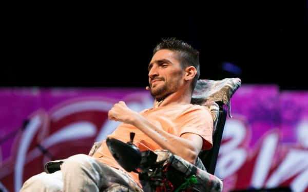 Δημήτρης Αντωνίου: Παρουσιάζει το νέο του βιβλίο «Η τέχνη της αισιοδοξίας» στον τόπο του ατυχήματός του