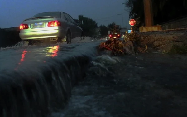 Ο «Μπάλλος» έπνιξε την Αττική, «βούλιαξε» Κέρκυρα και Ιθάκη -Νεκρός εντοπίστηκε ο αγνοούμενος στην Εύβοια (βίντεο, φωτ.)
