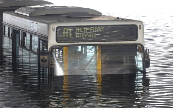 Εισαγγελέας για το λεωφορείο που "βυθίστηκε" στην Ποσειδώνος