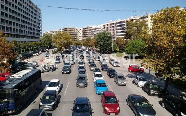 Θεσσαλονίκη: Συνελήφθη 24χρονος να κάνει επικίνδυνους ελιγμούς με αυτοκίνητο στη λεωφόρο Μεγάλου Αλεξάνδρου