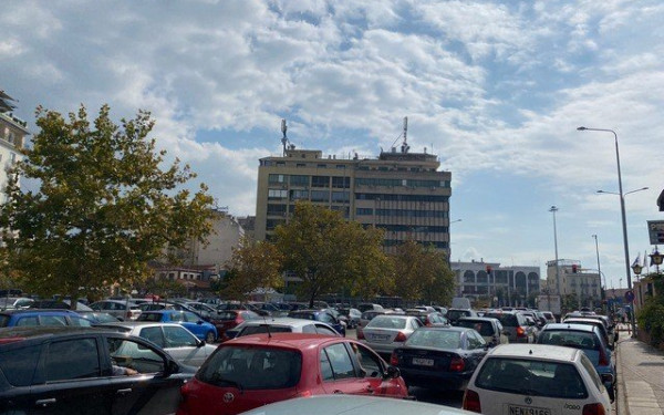 Μποτιλιαρίσματα, χάος και κομφούζιο καθημερινά στους δρόμους