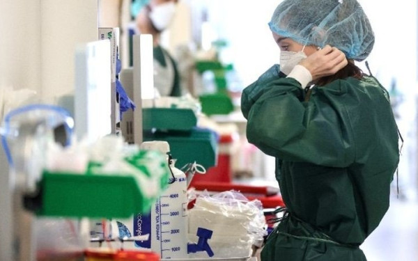 Κορονοϊός: Με αυτό το πρωτόκολλο επιστρέφουν στα πόστα τους οι ανεμβολίαστοι υγειονομικοί