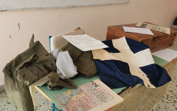 Έπος του 1940: Η «Βαλίτσα του Στρατιώτη» ανοίγει μπροστά στους μαθητές (Φωτ.)