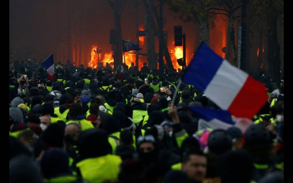 Γαλλία: Η αντιπολίτευση καλεί σε διαδηλώσεις κατά του μεταναστευτικού νόμου