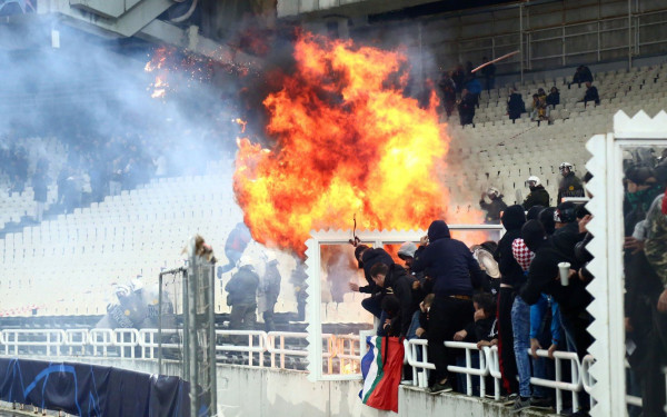Οι χούλιγκαν της ΑΕΚ "διαφήμισαν" το ελληνικό ποδόσφαιρο (videos)