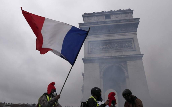 Γάλλος ΥΠΕΣ στον Τραμπ: Τα κίτρινα γιλέκα δεν διαδήλωσαν στα αγγλικά απ΄ ό,τι γνωρίζω