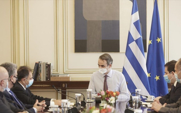 Ραγδαίες εξελίξεις λόγω “Όμικρον” – Νέα μέτρα ανακοινώνει ο Μητσοτάκης ενόψει Χριστουγέννων