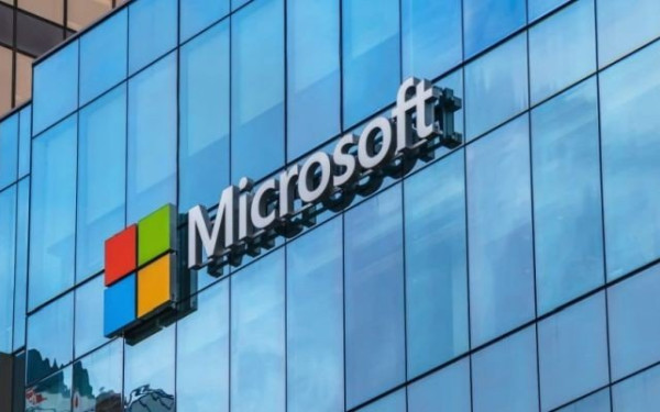 Στις ράγες η επένδυση 1 δισ. ευρώ της Microsoft στα Σπάτα