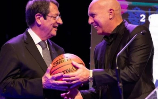 Η Κύπρος τίμησε τον Γκάλη με το βραβείο "Επιτεύγματα Ζωής" (βίντεο)