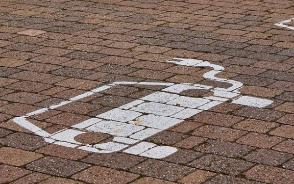 Το ελληνικό κοινό στράφηκε στην αγορά υβριδικών αυτοκινήτων