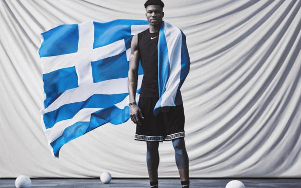 Ο Γιάννης Αντετοκούνμπο άνοιξε ελληνικό εστιατόριο στο Μιλγουόκι - Με τζατζίκι, σουβλάκι και μουσακά