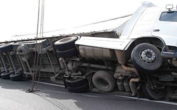 Άνοιξε πλήρως η Ε.Ο. Θεσσαλονίκης-Ευζώνων μετά τη σύγκρουση βυτιοφόρου με Ι.Χ.