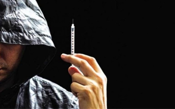 Θεσσαλονίκη: Τον απείλησε με σύριγγα και τον λήστεψε