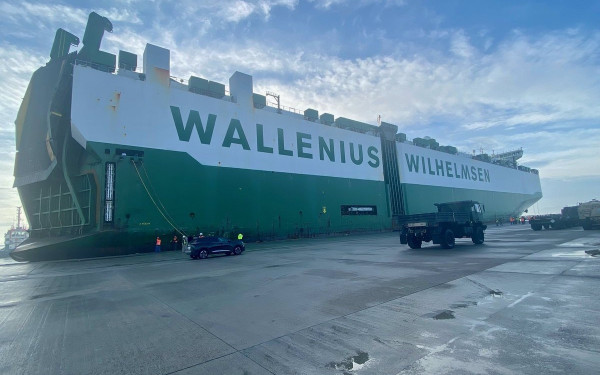 Αλεξανδρούπολη: Στο λιμάνι φορτηγό πλοίο που μεταφέρει ελικόπτερα και άρματα του αμερικανικού στρατού