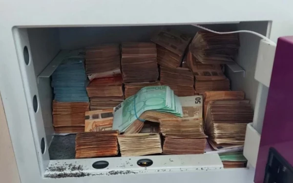 Πώς δρούσε το κύκλωμα παράνομων ελληνοποιήσεων: Αστυνομική μαφία, σκληροί ποινικοί και τζίρος εκατομμυρίων