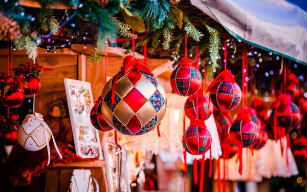 «Λευκές Νύχτες» για τα εμπορικά καταστήματα στο Πανόραμα και στην Πυλαία