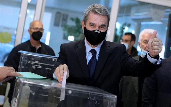 Ψήφισε ο Α. Λοβέρδος - Απηύθυνε κάλεσμα για ρεκόρ συμμετοχής στις εκλογές του ΚΙΝΑΛ (φωτ.)